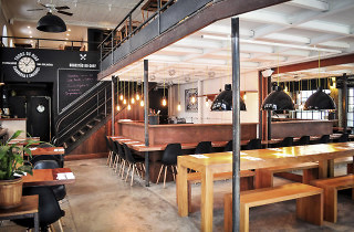 UK – Photo (Inside View Of Restaurant)